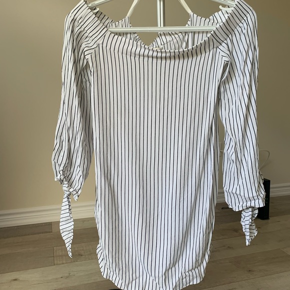 CLUB MONACO Top - Picture 2 of 5